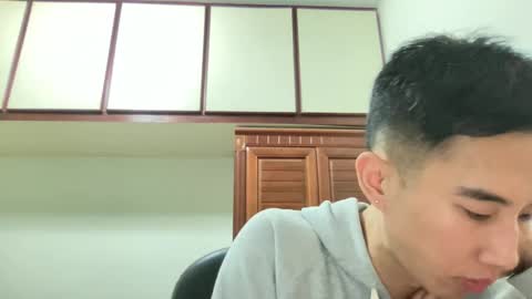 Snapshot of zseszsesz chatting on 12-28-24, 03:37 Z online show from 12-28-24, 03:37