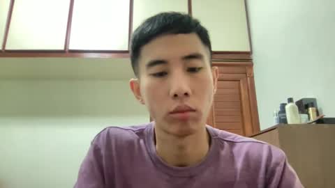 Snapshot of zseszsesz chatting on 12-31-24, 04:14 Z online show from 12-31-24, 04:14