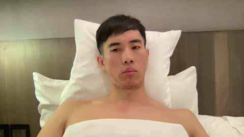 Snapshot of zseszsesz chatting on 01-08-25, 03:17 Z online show from 01-08-25, 03:17