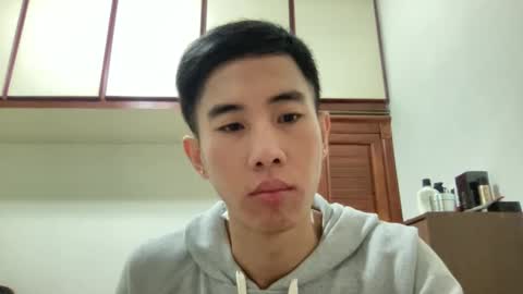 Snapshot of zseszsesz chatting on 01-11-25, 03:31 Z online show from 01-11-25, 03:31