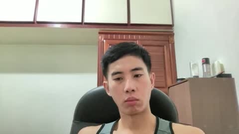 Snapshot of zseszsesz chatting on 09-23-25, 04:32 Z online show from 09-23-25, 04:32