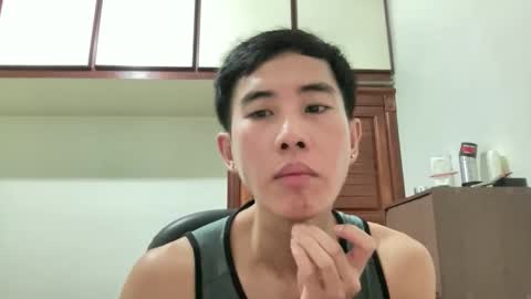 Snapshot of zseszsesz chatting on 10-12-25, 03:44 Z online show from 10-12-25, 03:44