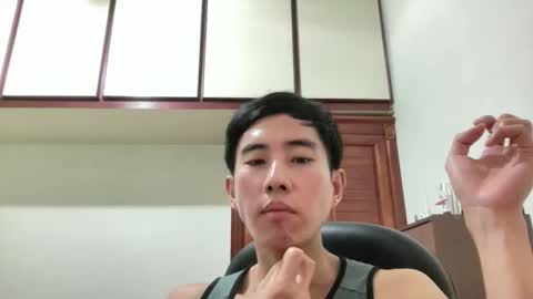 Snapshot of zseszsesz chatting on 10-19-25, 09:43 Z online show from 10-19-25, 09:43