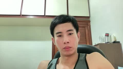 Snapshot of zseszsesz chatting on 10-22-25, 04:29 Z online show from 10-22-25, 04:29