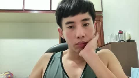 Snapshot of zseszsesz chatting on 10-23-25, 02:49 Z online show from 10-23-25, 02:49