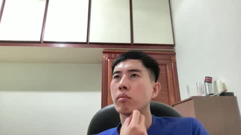 Snapshot of zseszsesz chatting on 10-24-25, 04:36 Z online show from 10-24-25, 04:36