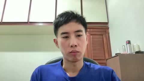 Snapshot of zseszsesz chatting on 10-26-25, 02:45 Z online show from 10-26-25, 02:45