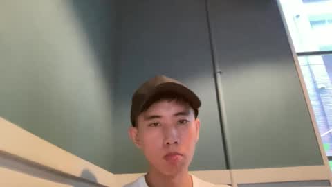 Snapshot of zseszsesz chatting on 11-23-25, 07:08 Z online show from 11-23-25, 07:08