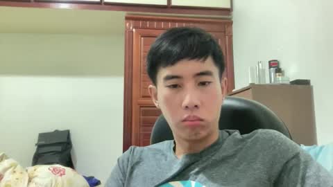 Snapshot of zseszsesz chatting on 04-13-26, 02:22 Z online show from 04-13-26, 02:22