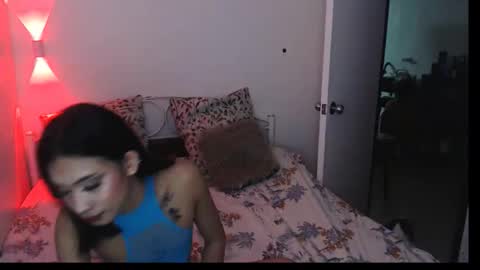 Snapshot of zue_sexy_aasian chatting on 12-20-25, 06:48 Zoe online show from 12-20-25, 06:48