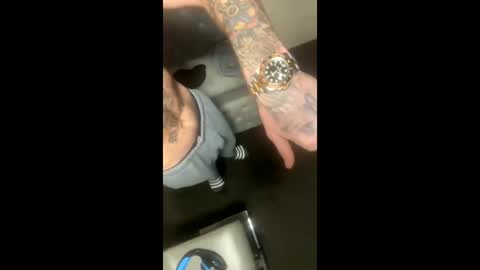 zuez23 online show from 12-22-25, 03:53