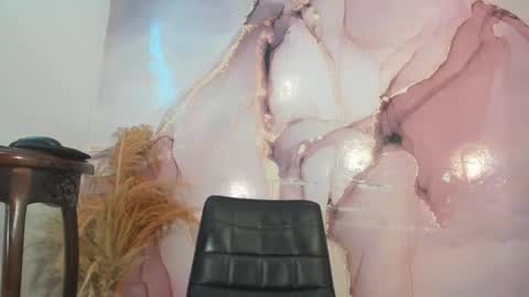 Zuri Lux online show from 12-04-25, 09:34