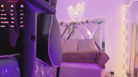 Snapshot of zury_tay chatting on 06-19-26, 11:36 ZURY online show from 06-19-26, 11:36