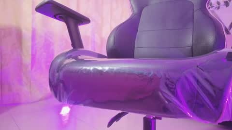 Snapshot of zury_tay chatting on 06-25-26, 11:37 ZURY online show from 06-25-26, 11:37