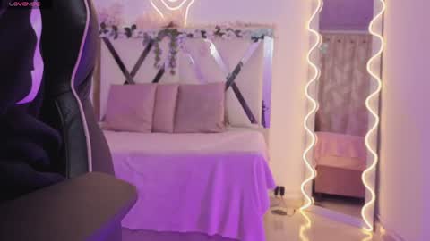 Snapshot of zury_tay chatting on 07-16-26, 11:27 ZURY online show from 07-16-26, 11:27