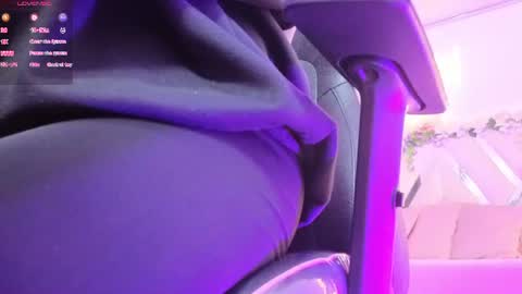 Snapshot of zury_tay chatting on 07-17-26, 11:28 ZURY online show from 07-17-26, 11:28