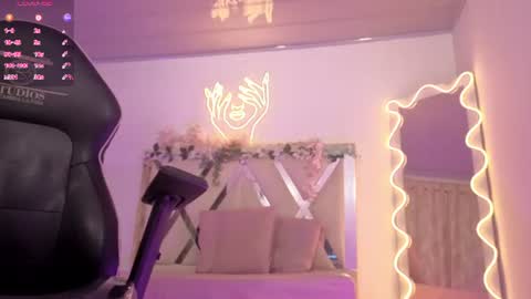 Snapshot of zury_tay chatting on 07-18-26, 11:36 ZURY online show from 07-18-26, 11:36