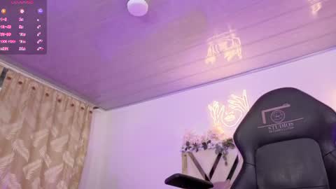 Snapshot of zury_tay chatting on 07-23-26, 11:30 ZURY online show from 07-23-26, 11:30