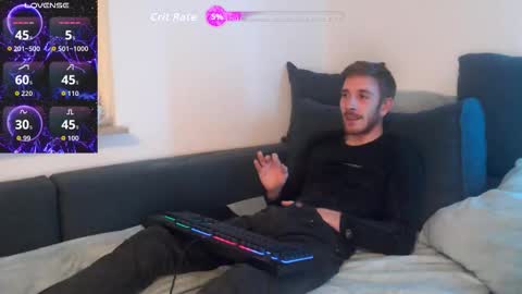 Zuzmoe online show from 12-17-25, 10:27