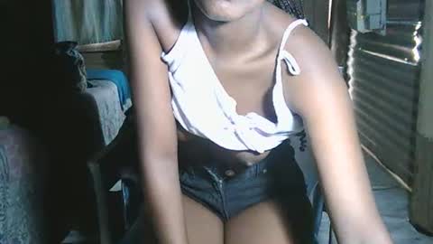 Snapshot of zuzu_angel chatting on 09-17-25, 12:29 pam online show from 09-17-25, 12:29