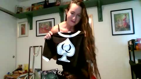 Snapshot of zyracloudplays chatting on 12-17-25, 05:41 Zyra Cloud online show from 12-17-25, 05:41