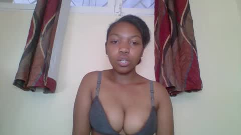 zyraelle_01 online show from 04-22-26, 07:11