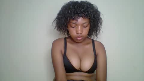 zyraelle_01 online show from 05-02-26, 06:24