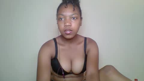 zyraelle_01 online show from 05-06-26, 11:59