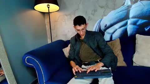 Zyro Nigth online show from 10-28-25, 07:38