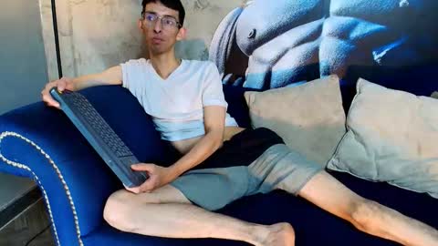 Zyro Nigth online show from 11-24-25, 10:42