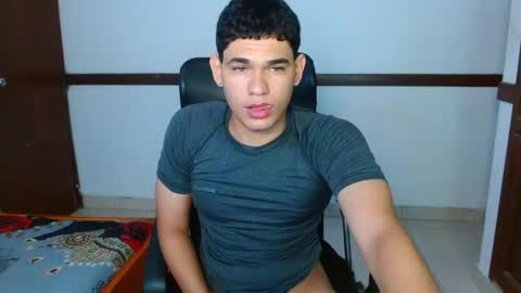 Snapshot of zyrosxk chatting on 05-10-26, 08:08 antonio felipe online show from 05-10-26, 08:08