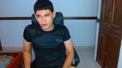 Snapshot of zyrosxk chatting on 05-17-26, 08:01 antonio felipe online show from 05-17-26, 08:01