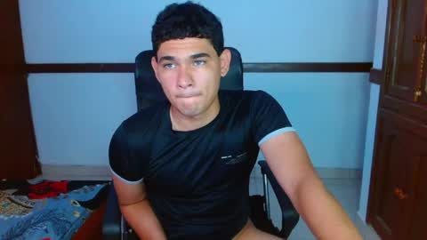 Snapshot of zyrosxk chatting on 05-19-26, 08:09 antonio felipe online show from 05-19-26, 08:09