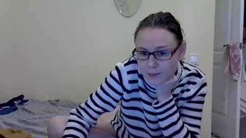 Snapshot of zyuhre chatting on 09-29-25, 12:43 Zyuhre online show from 09-29-25, 12:43