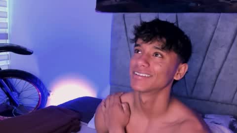 zyzz_1812 online show from 10-22-25, 04:18