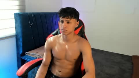 zyzz_1812 online show from 06-10-26, 07:24