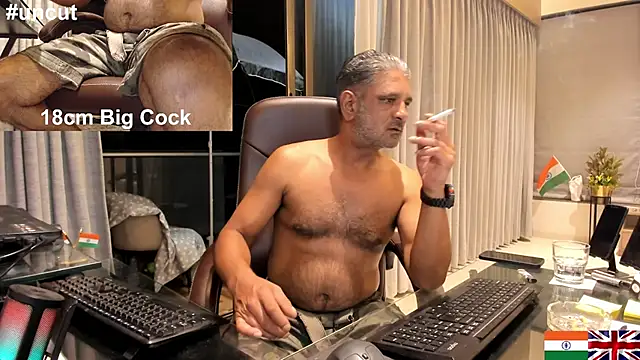 Snapshot of OnlineBossUK chatting on 02-17-25, 06:04 OnlineBossUK online show from 02-17-25, 06:04