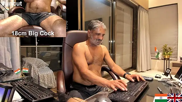 Snapshot of OnlineBossUK chatting on 02-27-25, 04:43 OnlineBossUK online show from 02-27-25, 04:43