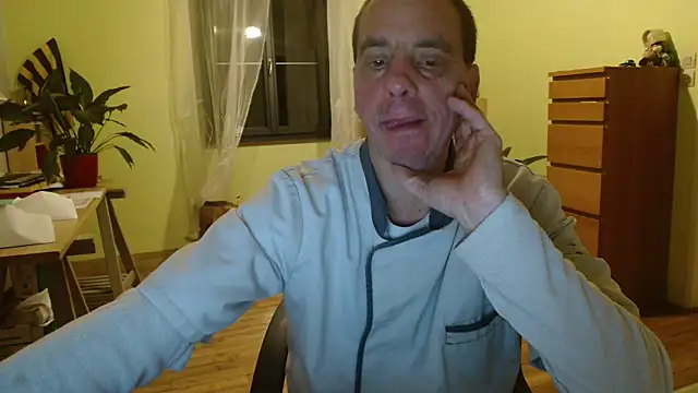 Snapshot of cloupefun chatting on 12-05-24, 04:31 cloupefun online show from 12-05-24, 04:31