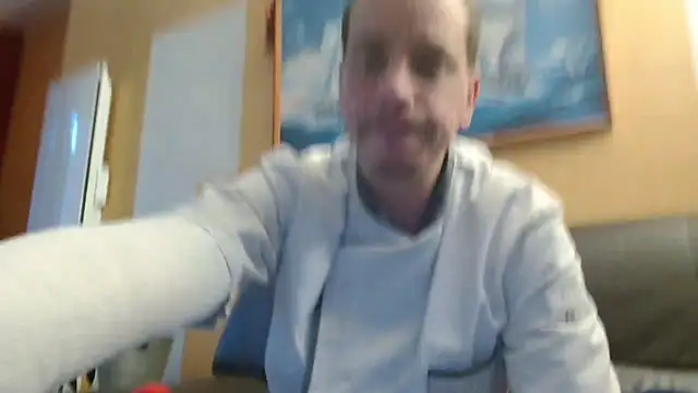 Snapshot of cloupefun chatting on 12-11-24, 03:58 cloupefun online show from 12-11-24, 03:58