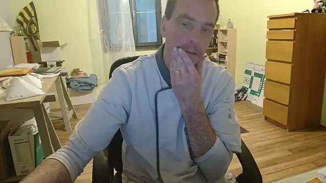 Snapshot of cloupefun chatting on 12-19-24, 05:18 cloupefun online show from 12-19-24, 05:18