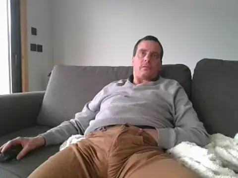 Snapshot of cloupefun chatting on 03-21-25, 02:40 cloupefun online show from 03-21-25, 02:40