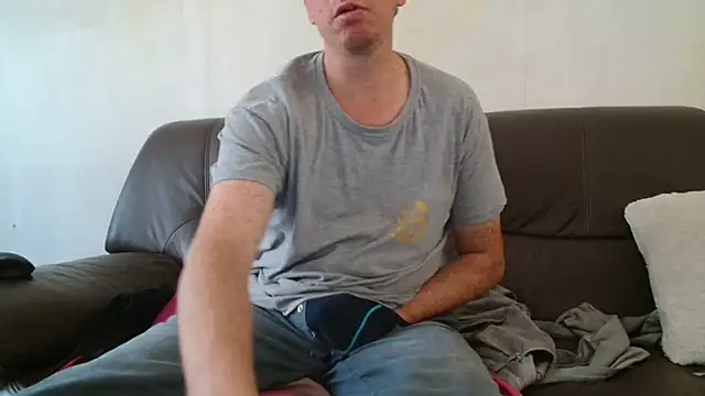 Snapshot of cloupefun chatting on 09-19-25, 11:33 cloupefun online show from 09-19-25, 11:33