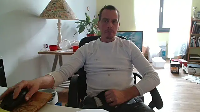 Snapshot of cloupefun chatting on 09-27-25, 06:18 cloupefun online show from 09-27-25, 06:18