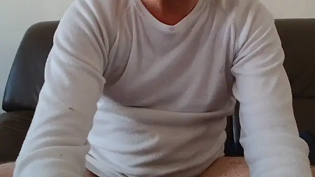 Snapshot of cloupefun chatting on 10-17-25, 11:46 cloupefun online show from 10-17-25, 11:46