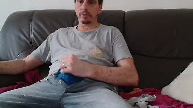 Snapshot of cloupefun chatting on 11-08-25, 08:03 cloupefun online show from 11-08-25, 08:03