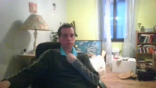 Snapshot of cloupefun chatting on 11-30-25, 04:33 cloupefun online show from 11-30-25, 04:33