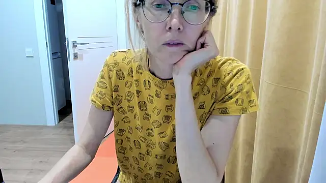 Snapshot of angelmommu chatting on 09-22-25, 05:26 angelmommu online show from 09-22-25, 05:26