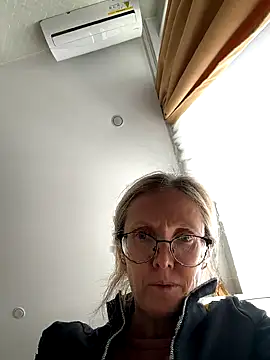 Snapshot of angelmommu chatting on 10-02-25, 07:15 angelmommu online show from 10-02-25, 07:15