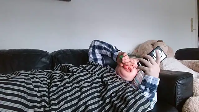 Snapshot of StarZ15 chatting on 02-10-25, 11:15 StarZ15 online show from 02-10-25, 11:15